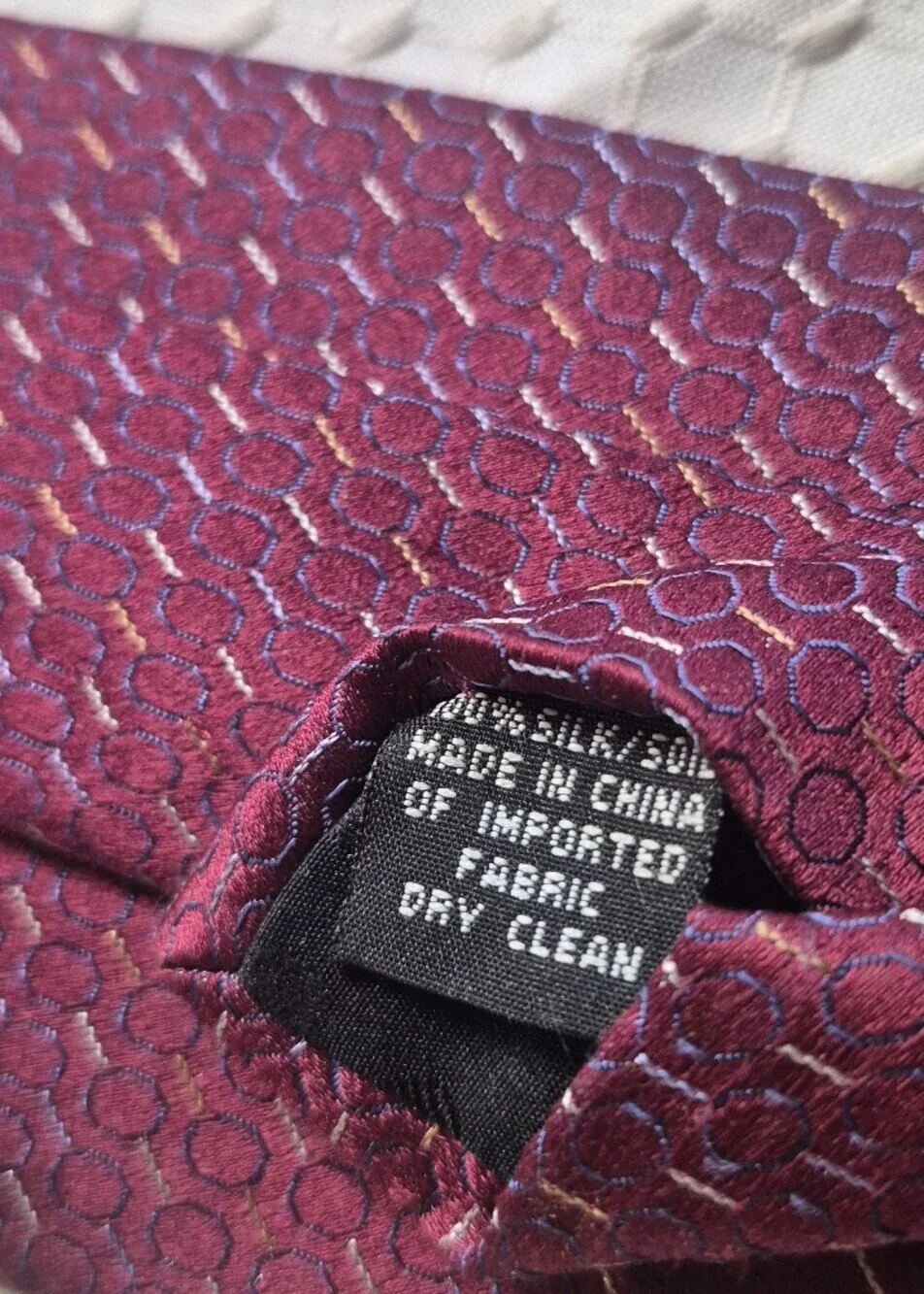 PERRY ELLIS 100% SILK TIE.